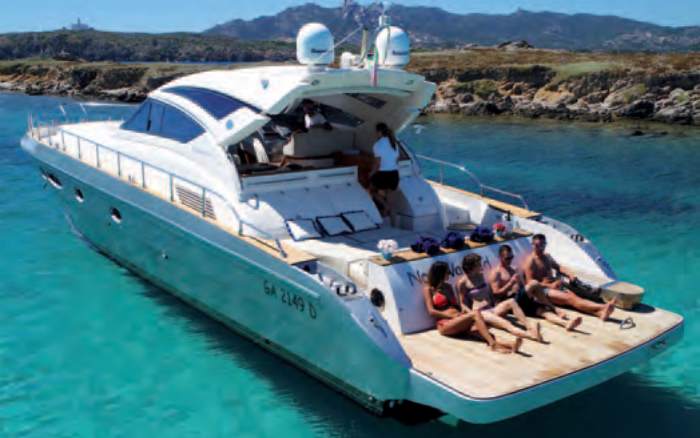 Charter Riviera 4000 off-shore